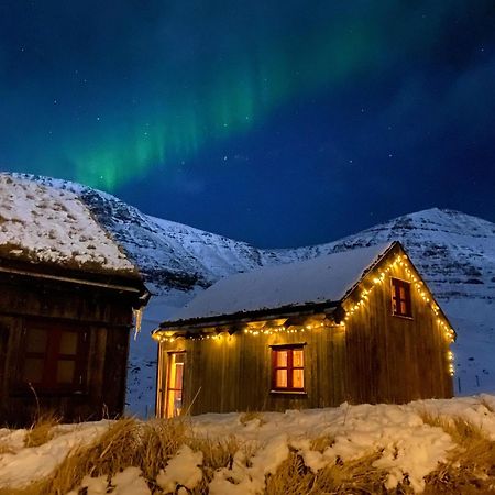 Mulafossur Cottages By Famous Waterfall In Gasadalur Exterior photo