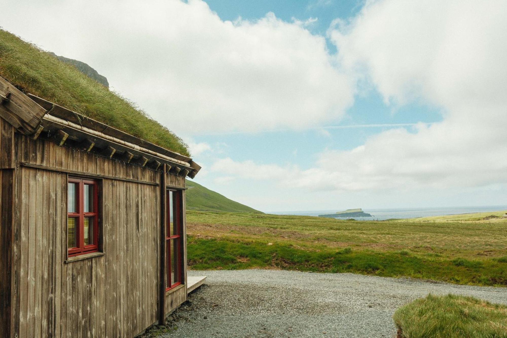 Mulafossur Cottages By Famous Waterfall In Gasadalur Exterior photo