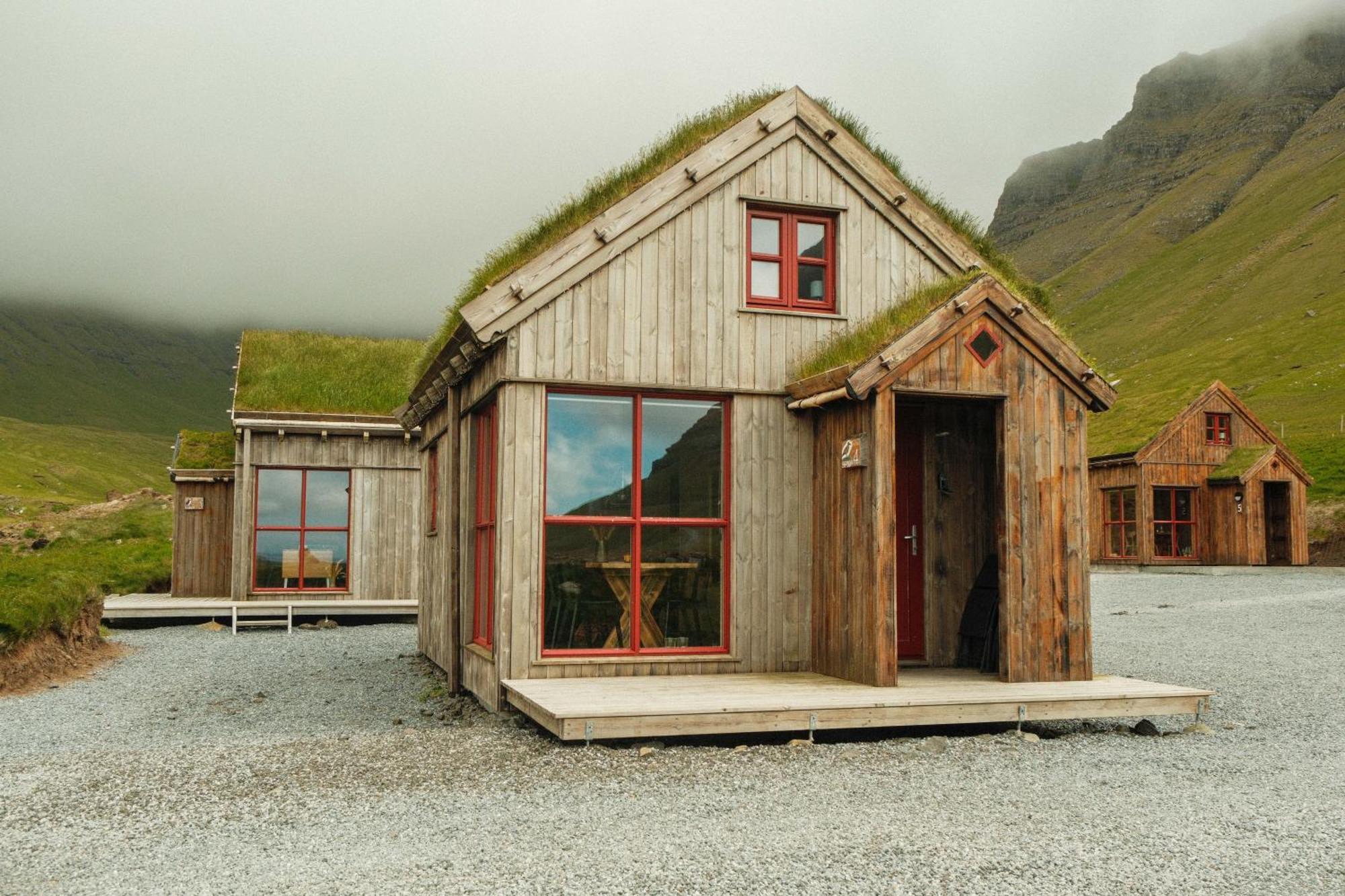 Mulafossur Cottages By Famous Waterfall In Gasadalur Exterior photo