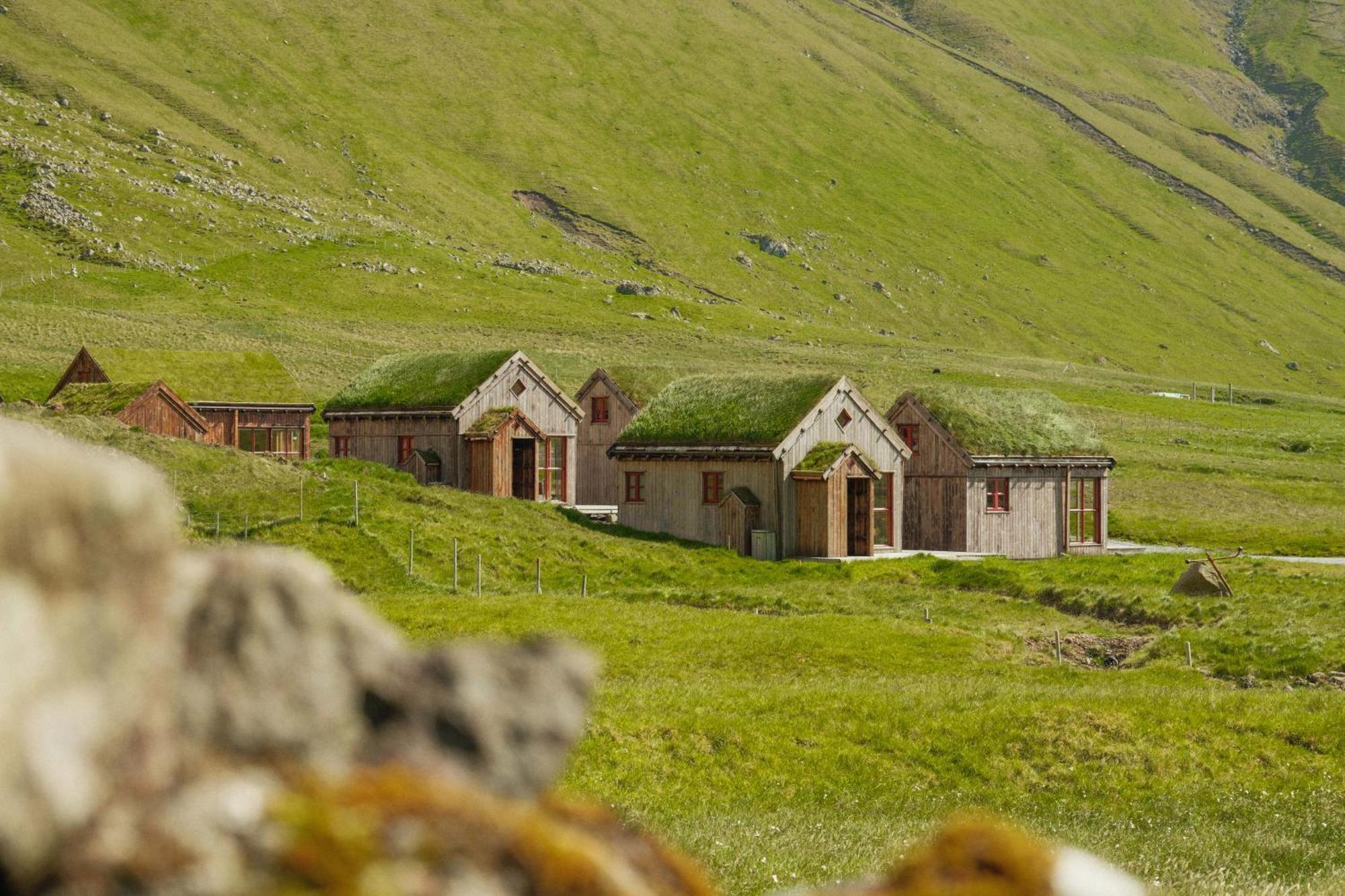 Mulafossur Cottages By Famous Waterfall In Gasadalur Exterior photo