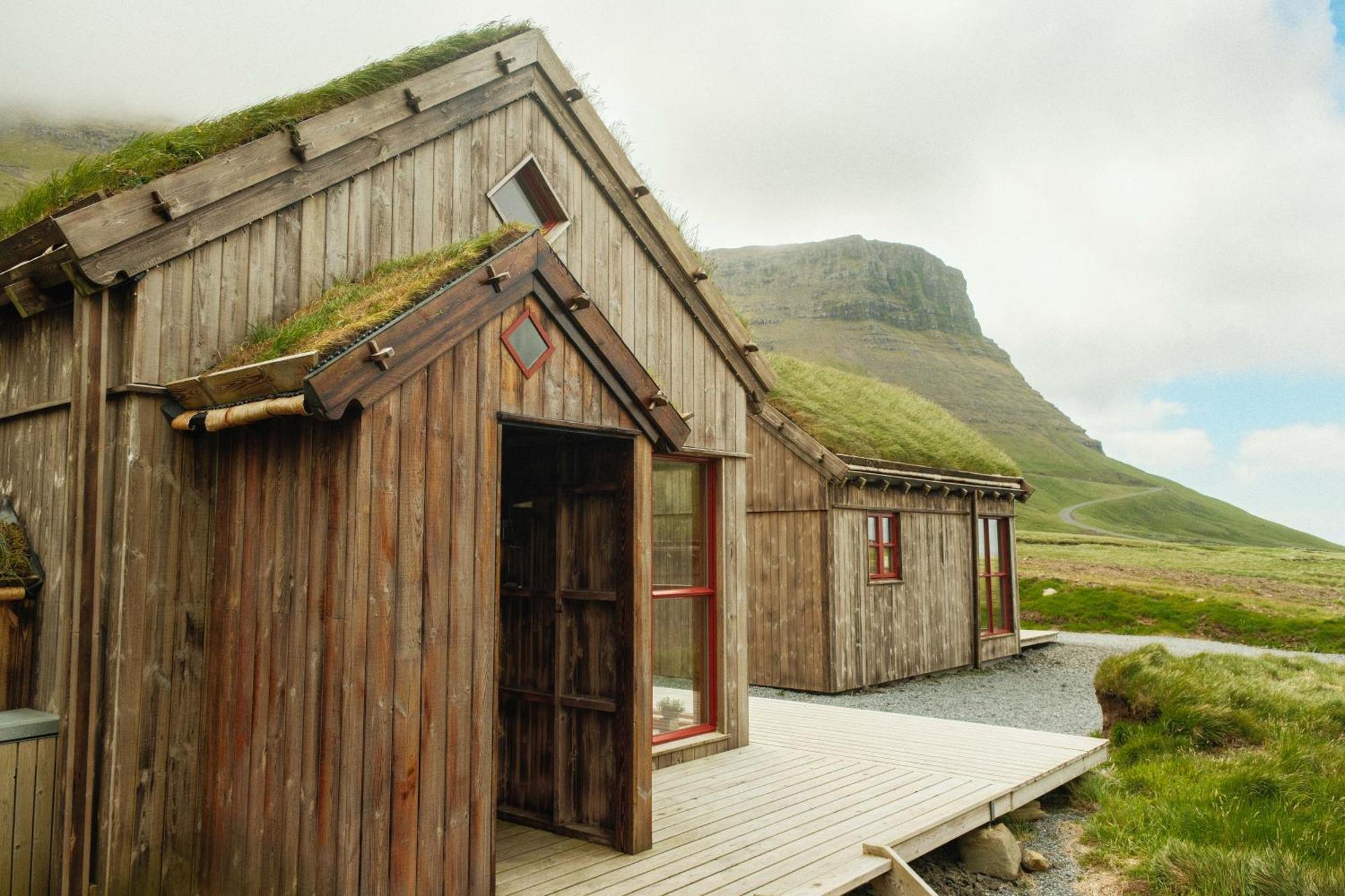 Mulafossur Cottages By Famous Waterfall In Gasadalur Exterior photo